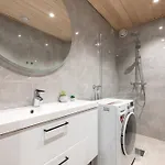 Stylish 3br In Center With Sauna Tub Lejlighed