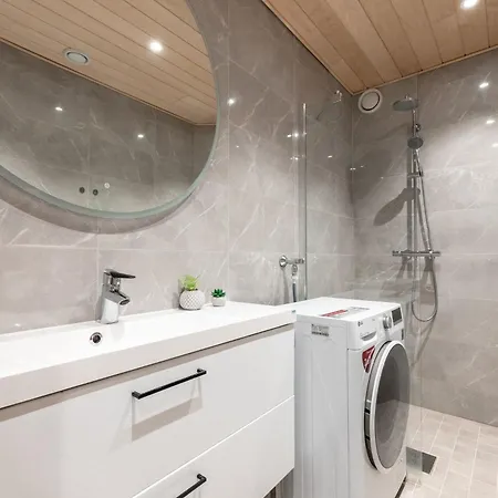 Stylish 3br In Center With Sauna Tub Lägenhet