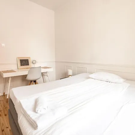Stylish 3br In Center With Sauna Tub *