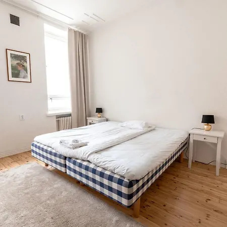 Stylish 3br In Center With Sauna Tub